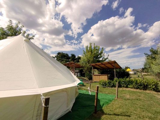 Belltent in Le Marche bij Camping Suasa