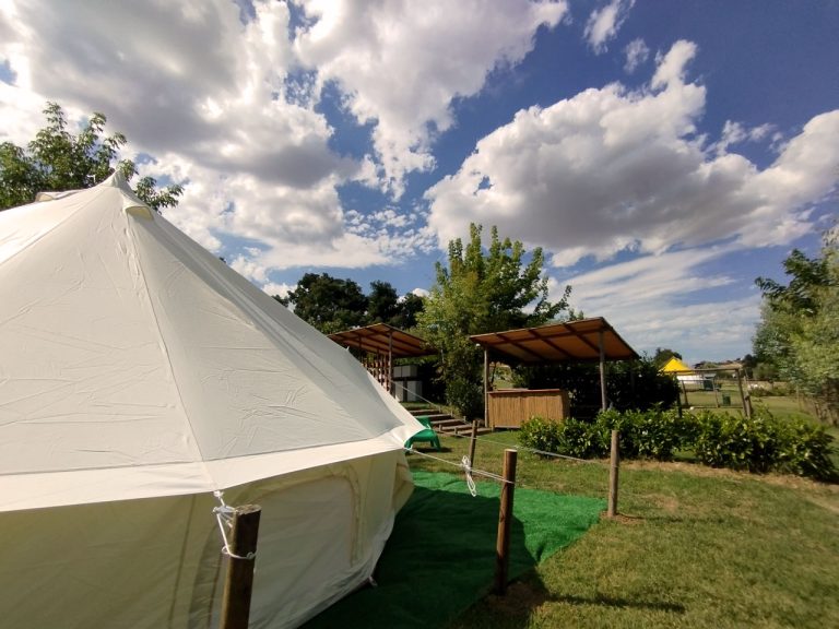Belltent in Le Marche bij Camping Suasa