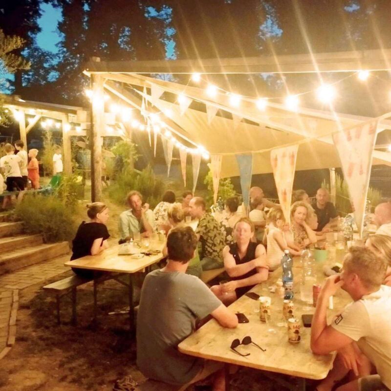 Sterke Verhalen & Praatje Pot bij Camping Suasa