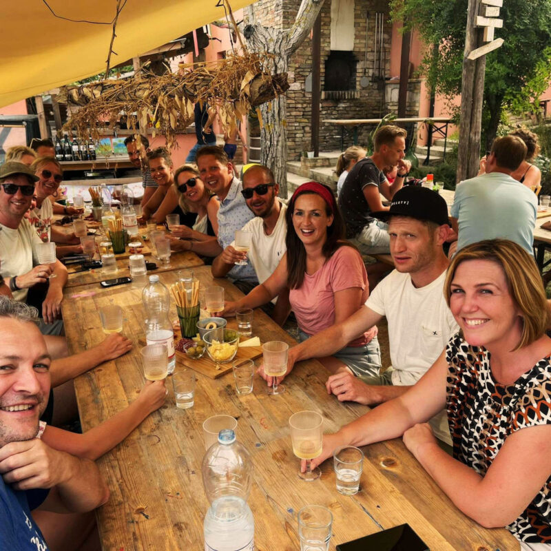 Sterke Verhalen & Praatje Pot bij Camping Suasa