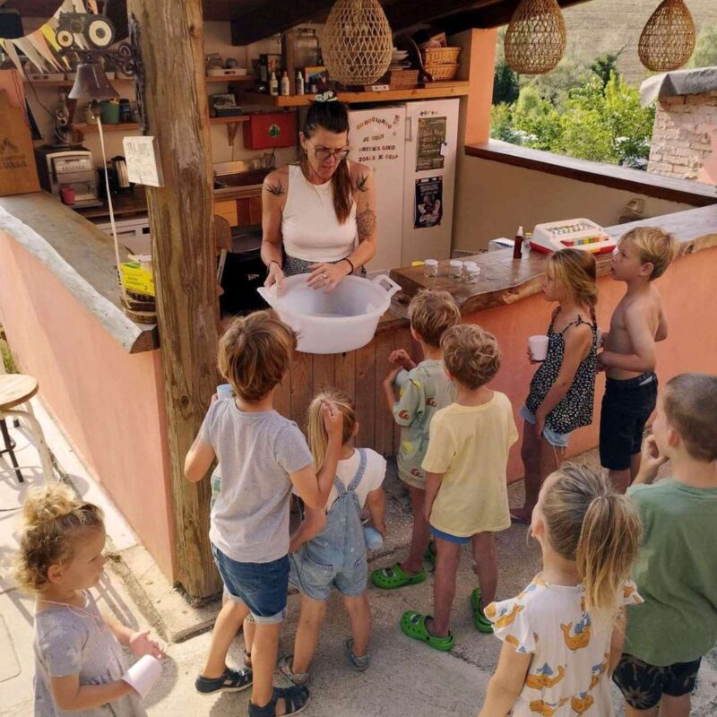 Waarom wij bewust klein zijn (en waarom onze gasten dat voelen vanaf dag één)