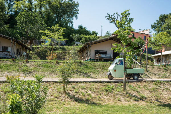 Camping-Suasa-Safaritenten-met-ape-DM