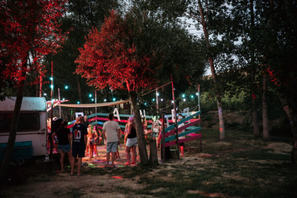 camping suasa disco in het bos