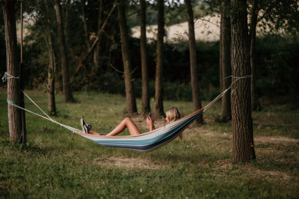 camping suasa hangmat in het bos