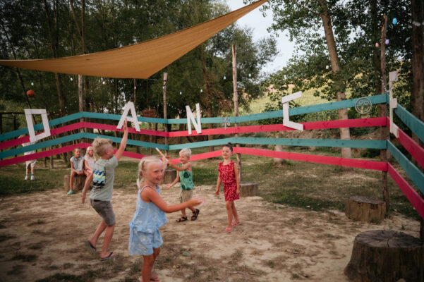 camping suasa kinderen dansen