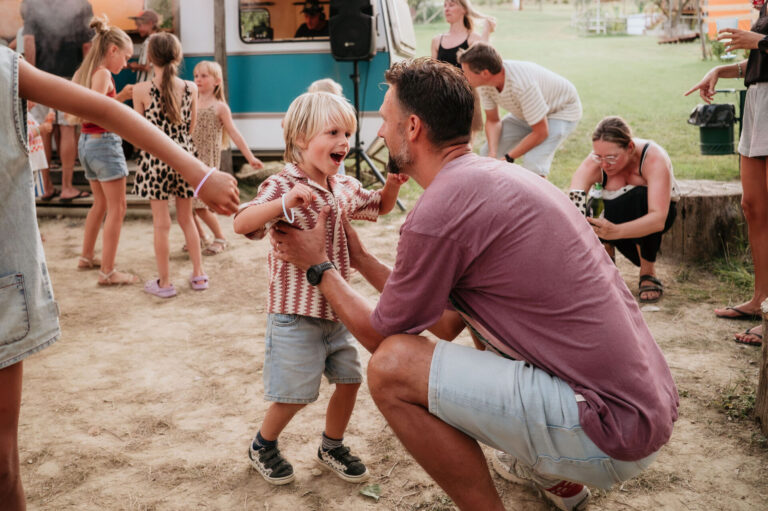 camping suasa samen dansen