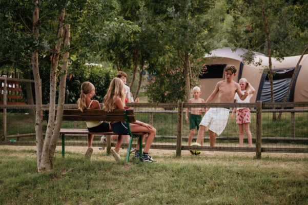 camping suasa spelen voetballen