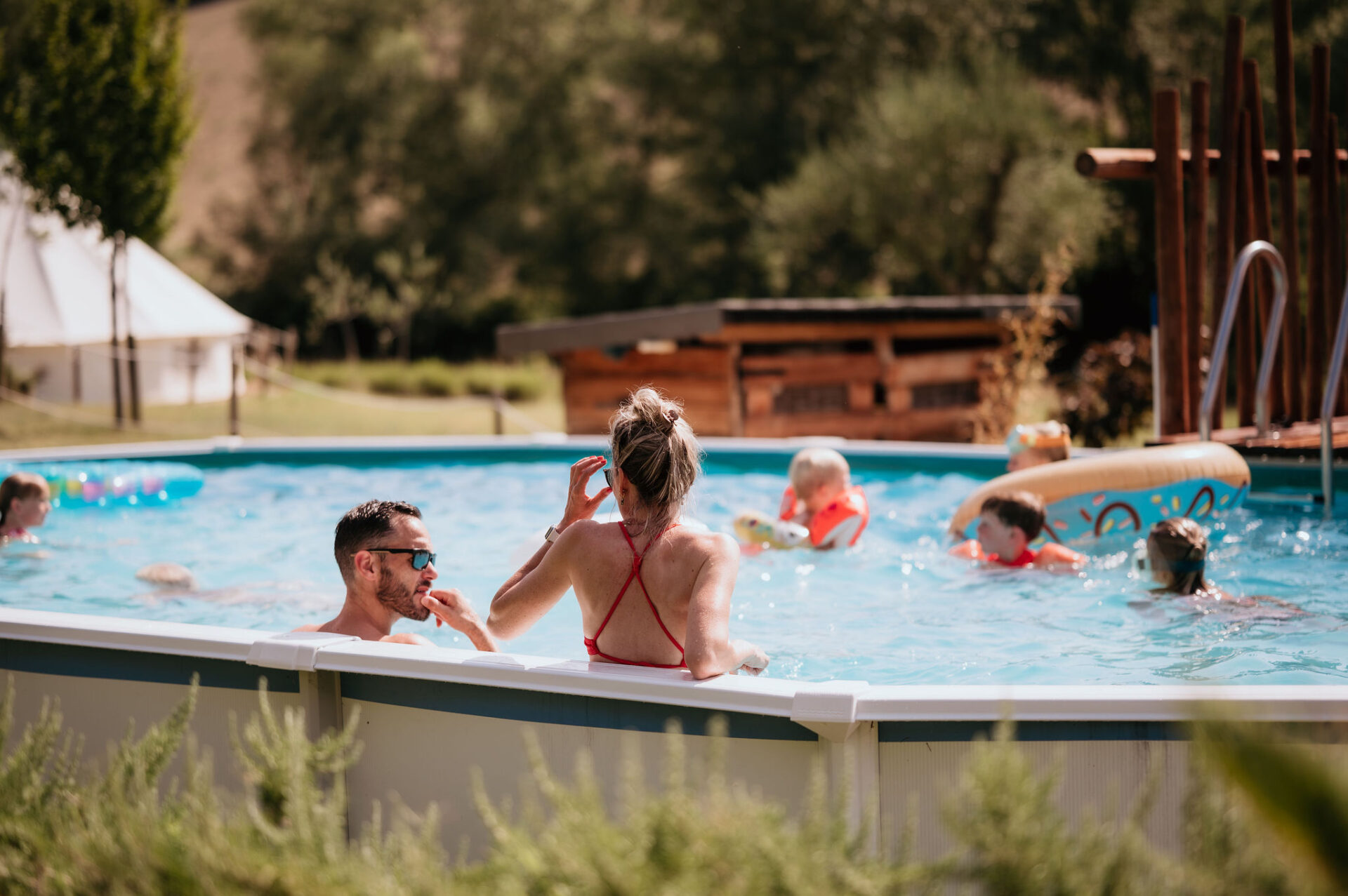 camping suasa zwembad gezin