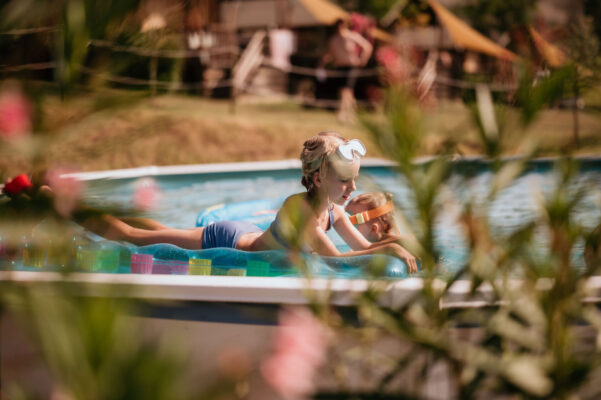 camping suasa zwembad luchtbed